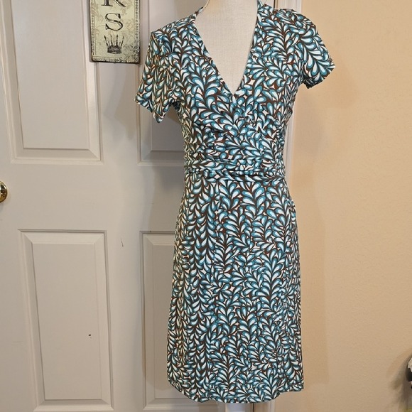 Diane von Furstenberg Silk Wrap Dress Leaf Print Teal Brown Short Sleeve Size 2 - Picture 2 of 6